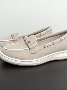 Clarks Cloud Steppers BreezeSky Bay Beige Sand Canvas Ivory Slip On Shoes 9 Wide